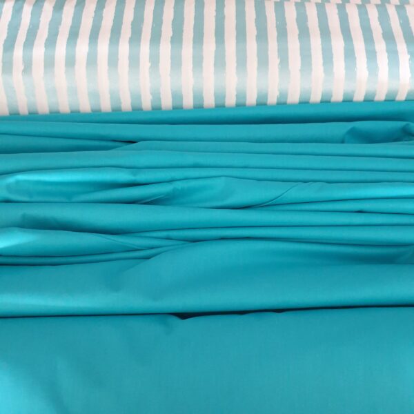 calinnotex-film-matériau-textile-popeline-uni-turquoise-bleu-mono-coton-soie-satin-laine-bleu
